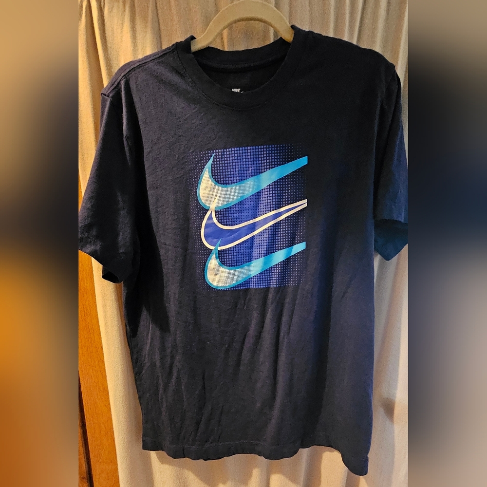 NIKE